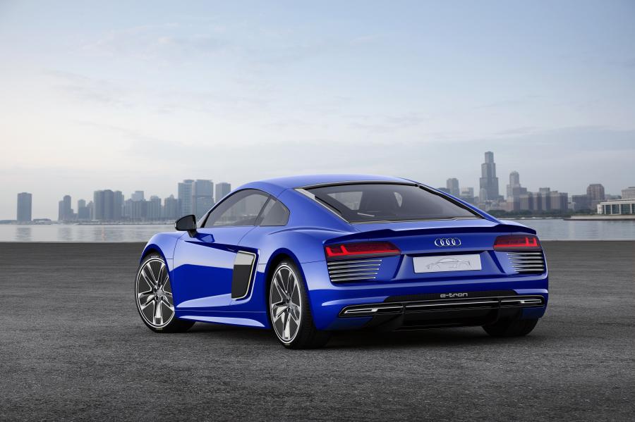 Audi R8 e-tron Piloted Driving Concept 2015 года  (фото 3 из 12)